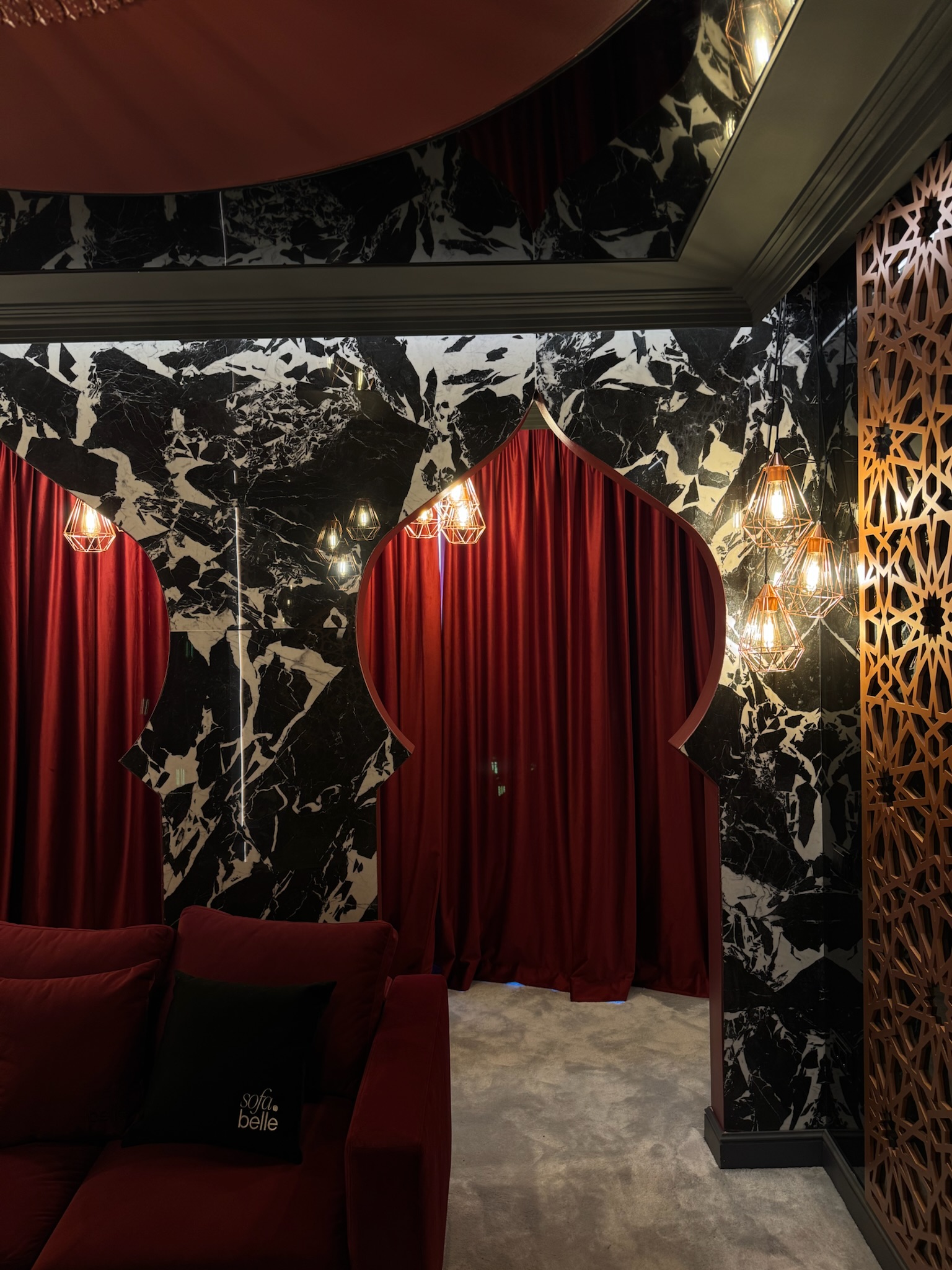 Cadru 1 din Velvet & Marble Residence