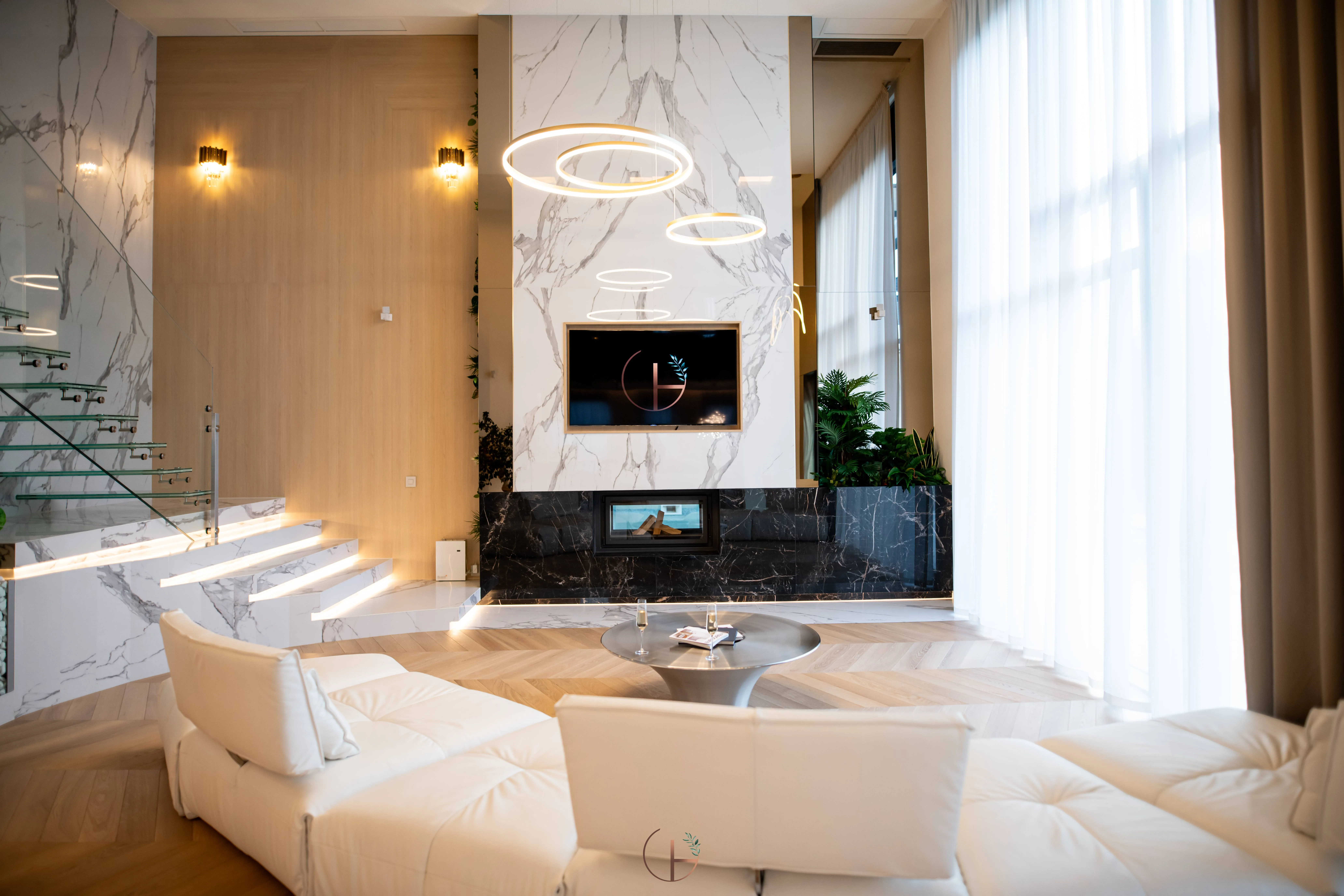 Cadru 4 din Luxury Living
