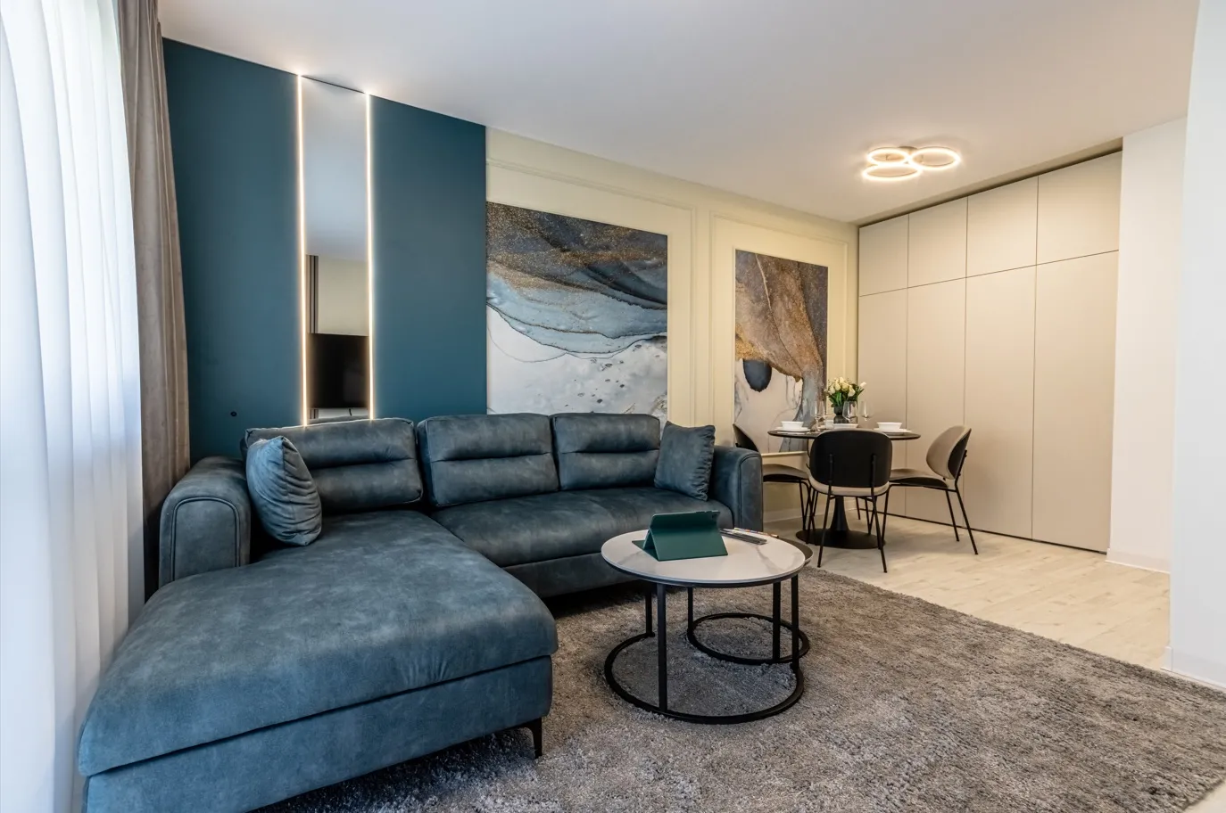 Cadru 6 din Petrol Blue Contemporary