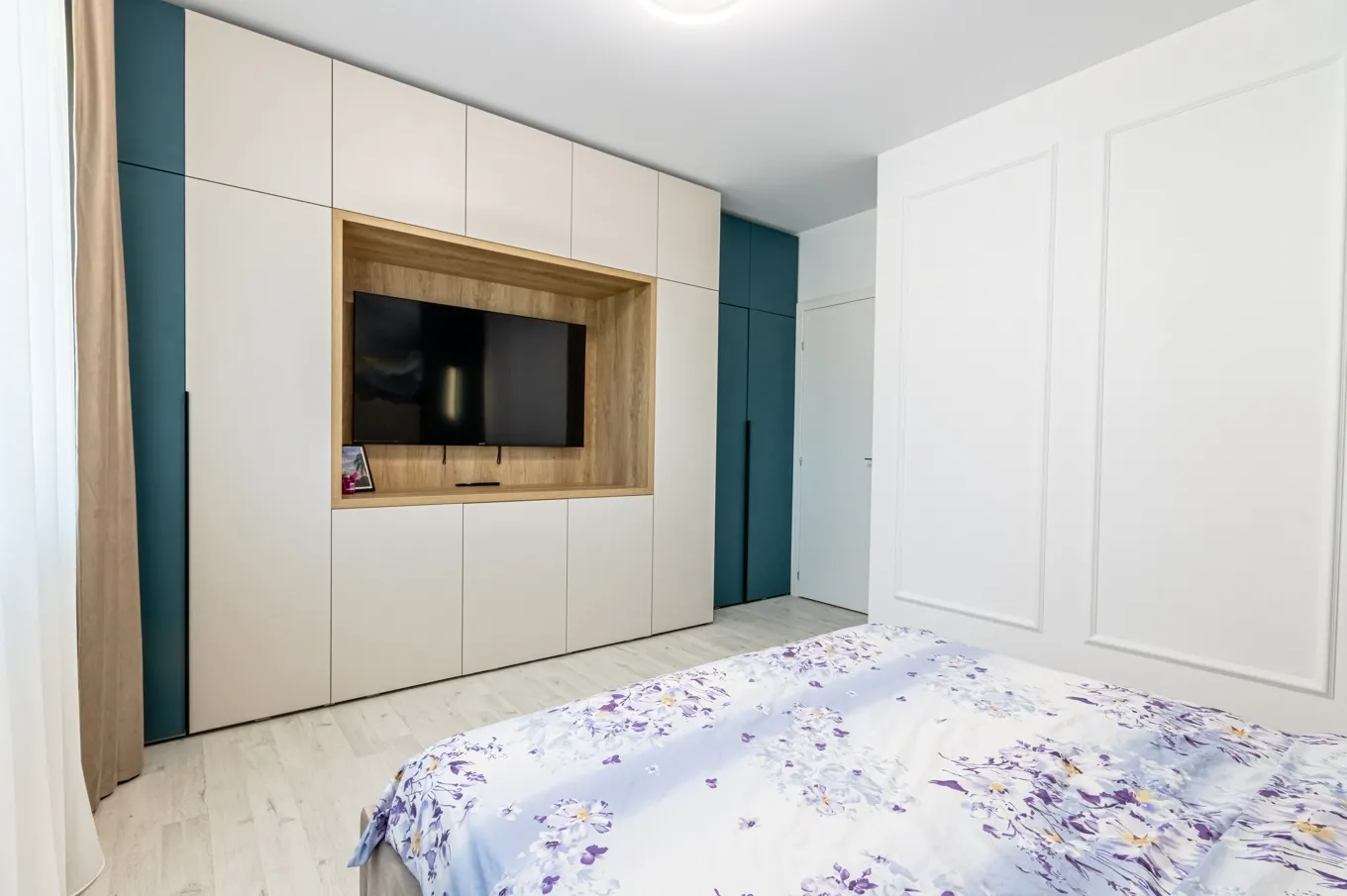 Cadru 5 din Petrol Blue Contemporary