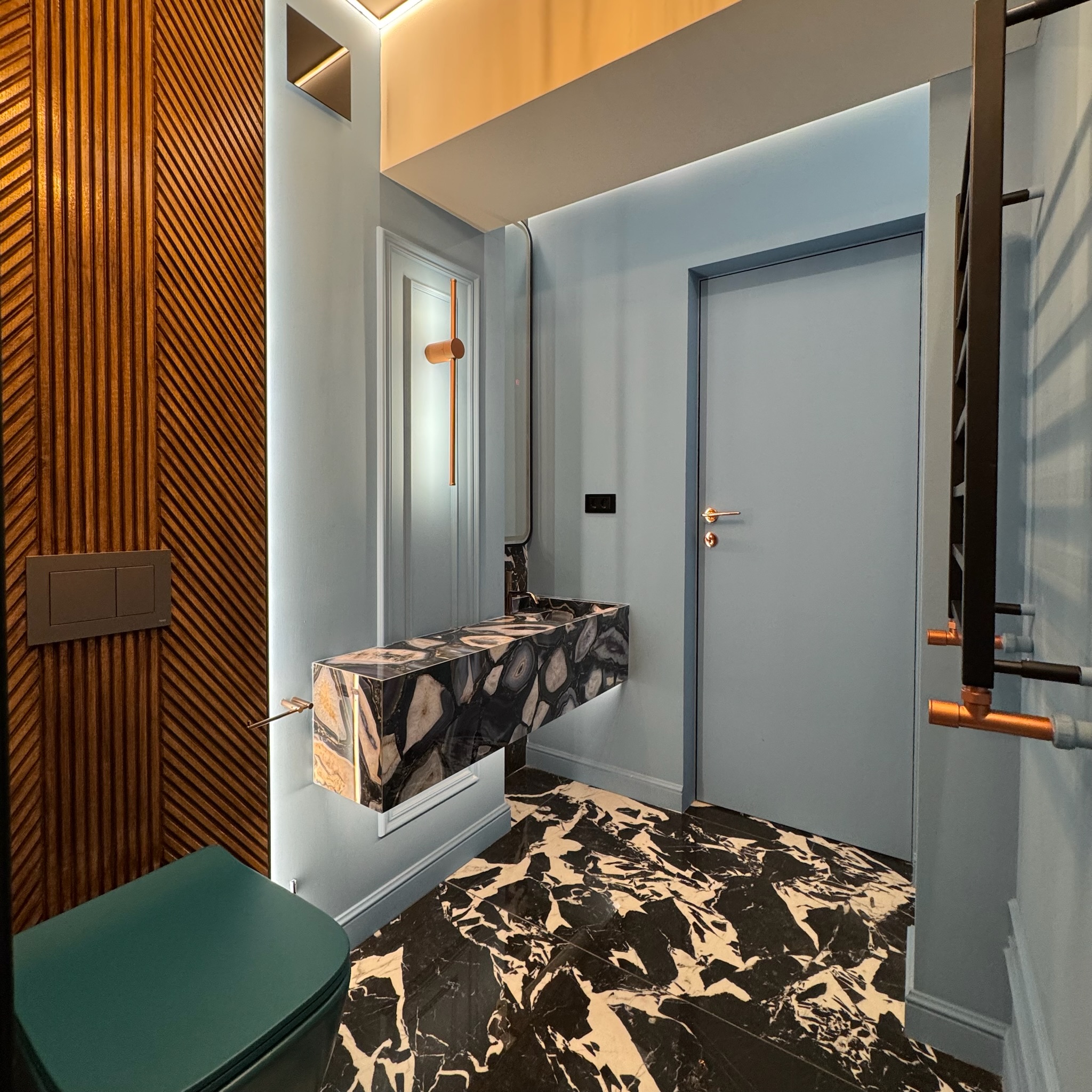 Cadru 9 din Velvet & Marble Residence