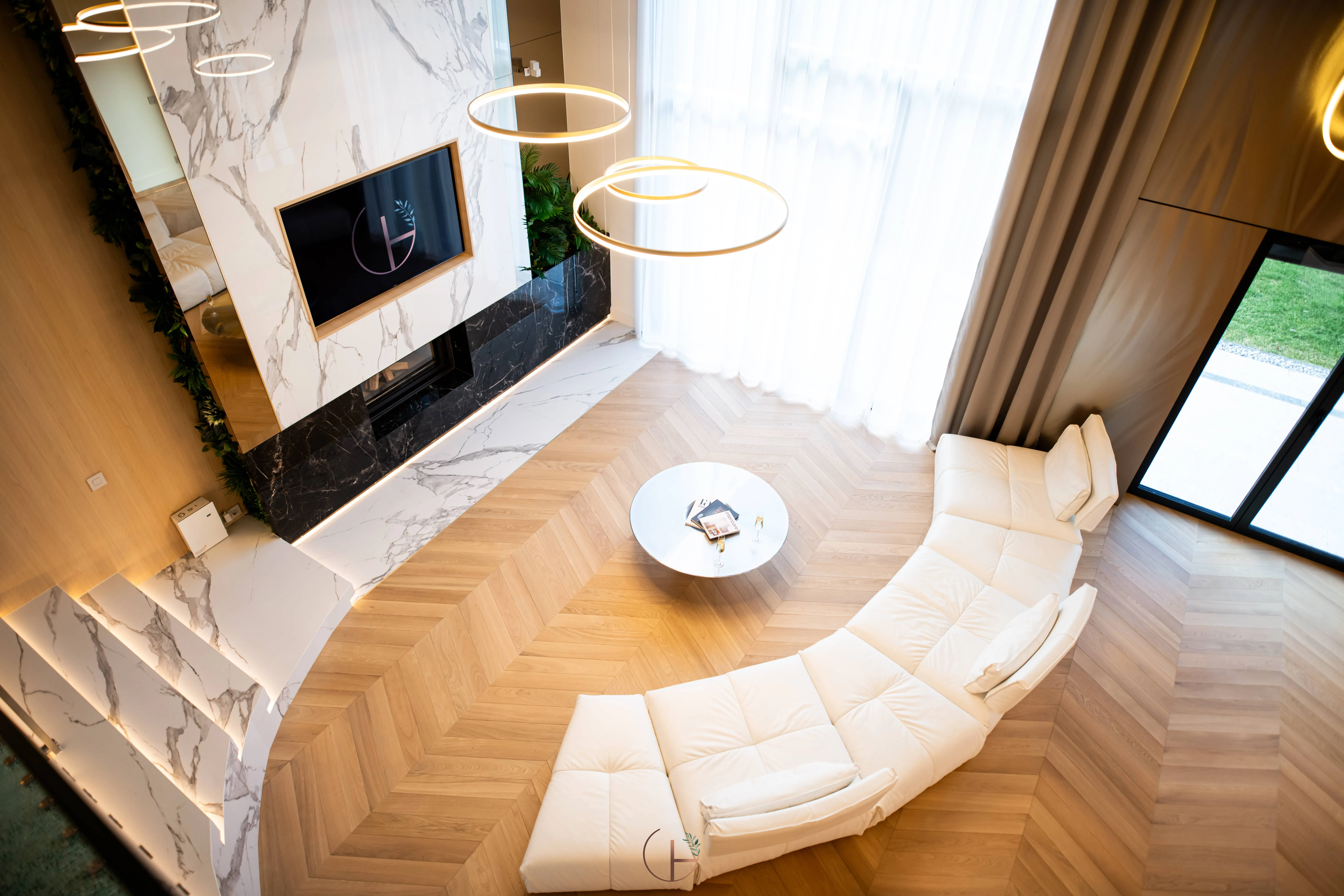 Cadru 1 din Luxury Living