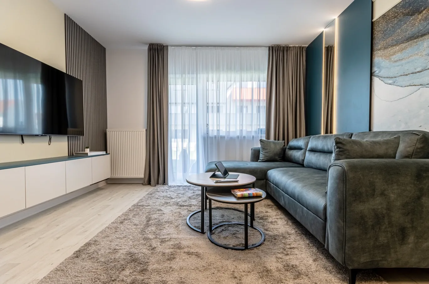 Cadru 7 din Petrol Blue Contemporary