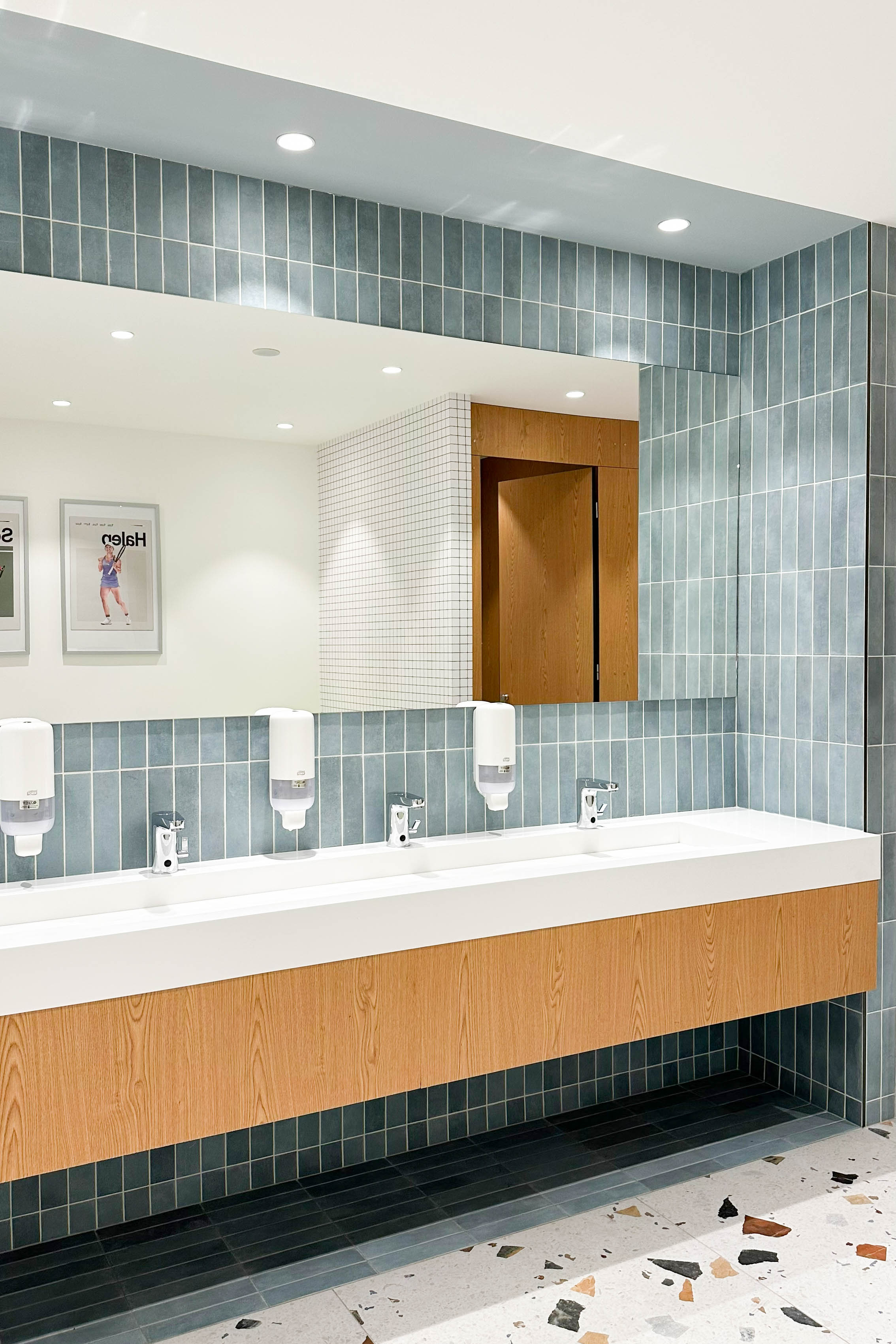 Cadru 4 din Ibis Tennis Hotel