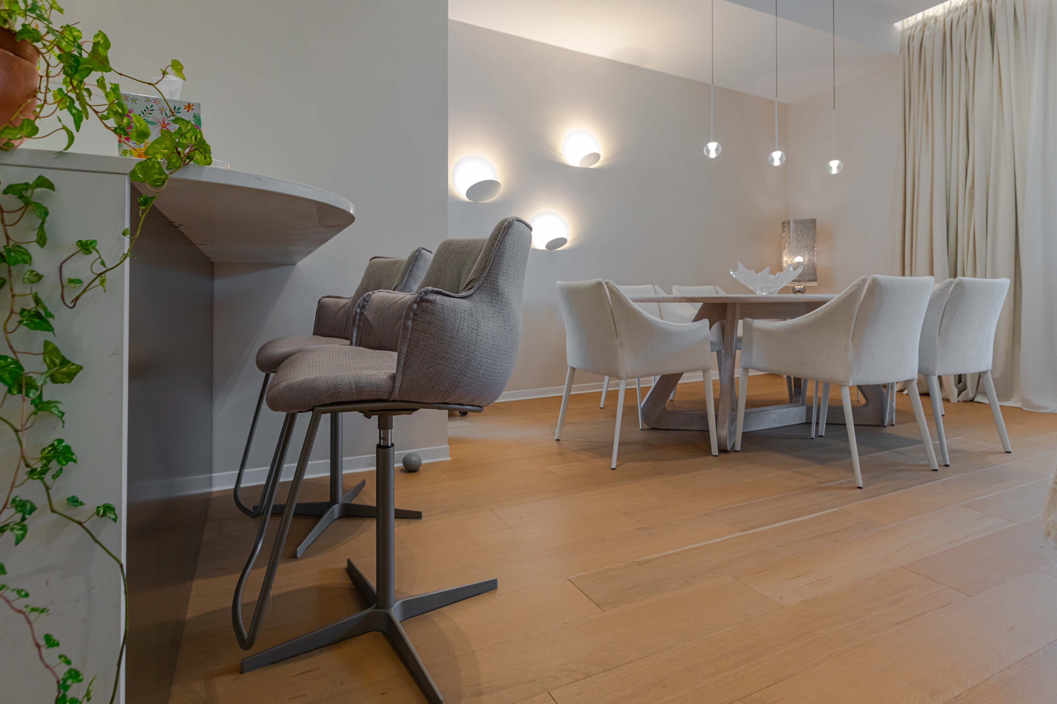 Cadru 1 din Apartament White feminine