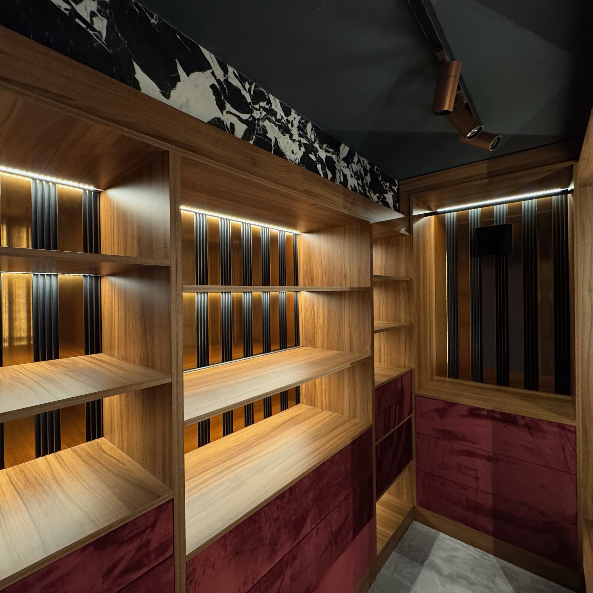 Cadru 3 din Velvet & Marble Residence