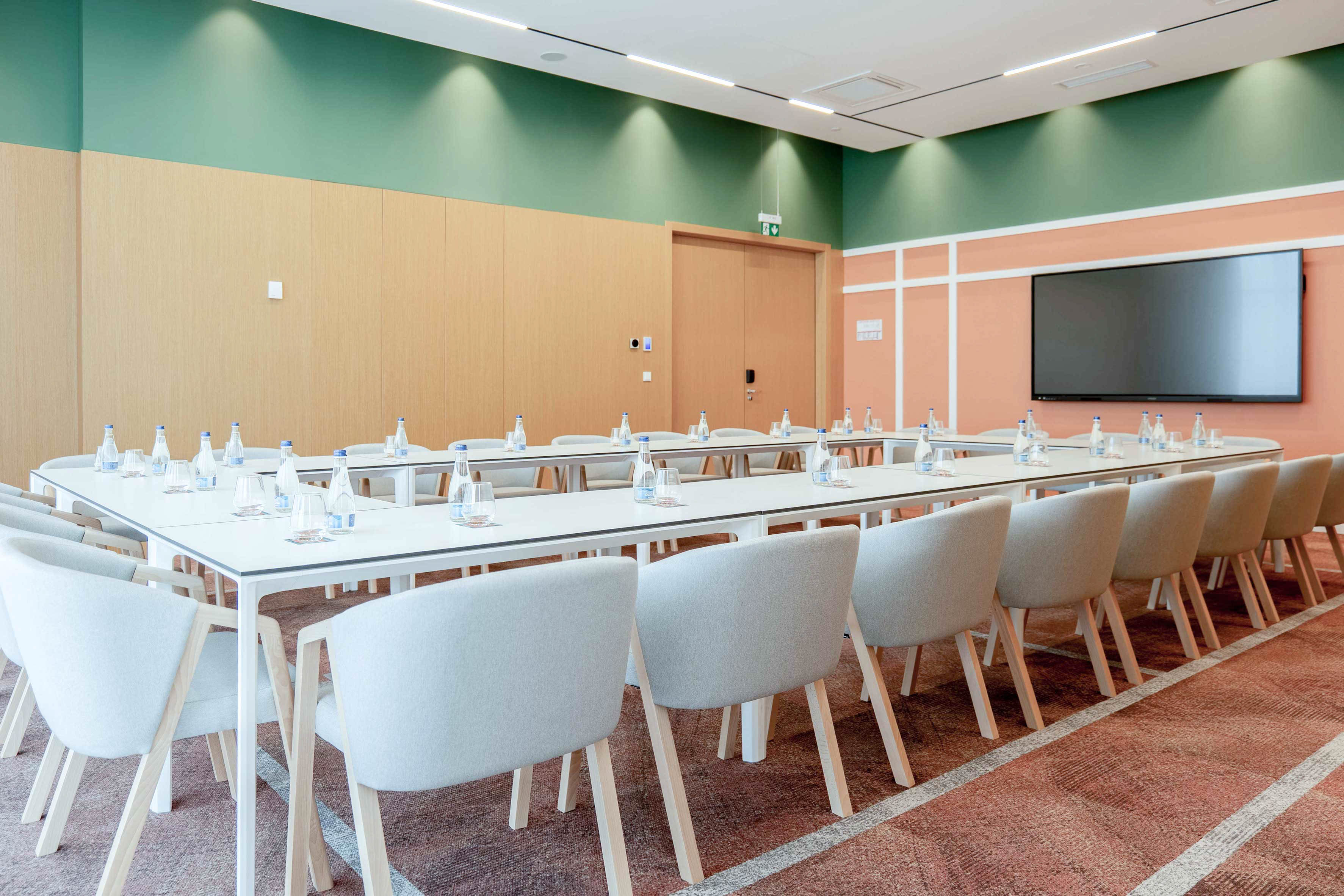 Cadru 9 din Ibis Tennis Hotel