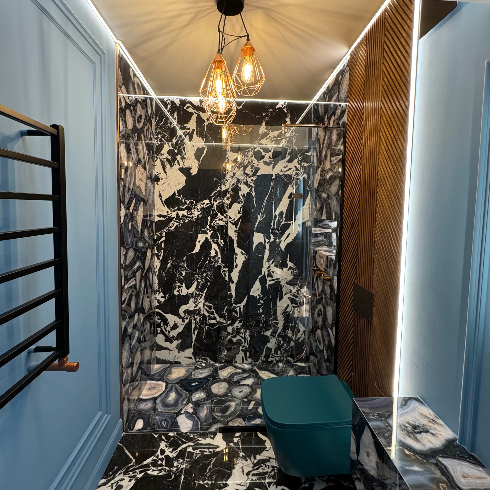 Cadru 10 din Velvet & Marble Residence