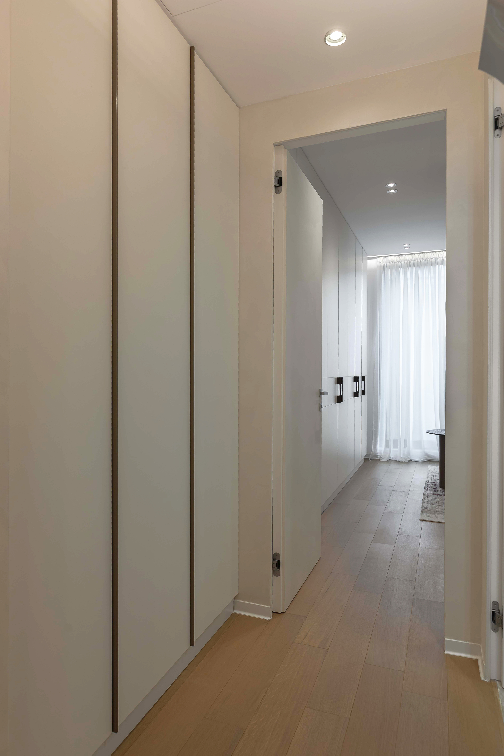Cadru 7 din Apartament White feminine
