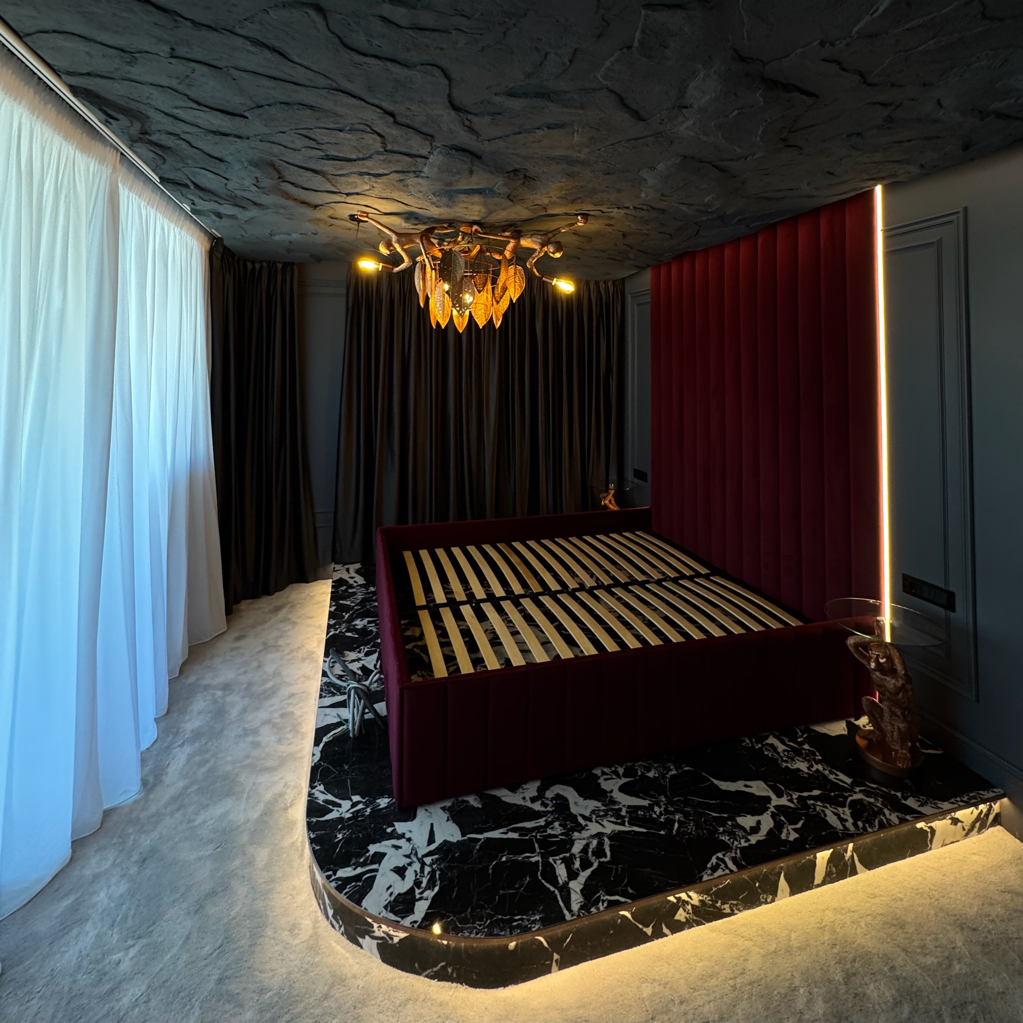 Cadru 6 din Velvet & Marble Residence