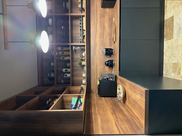 Cadru 8 din Man Cave