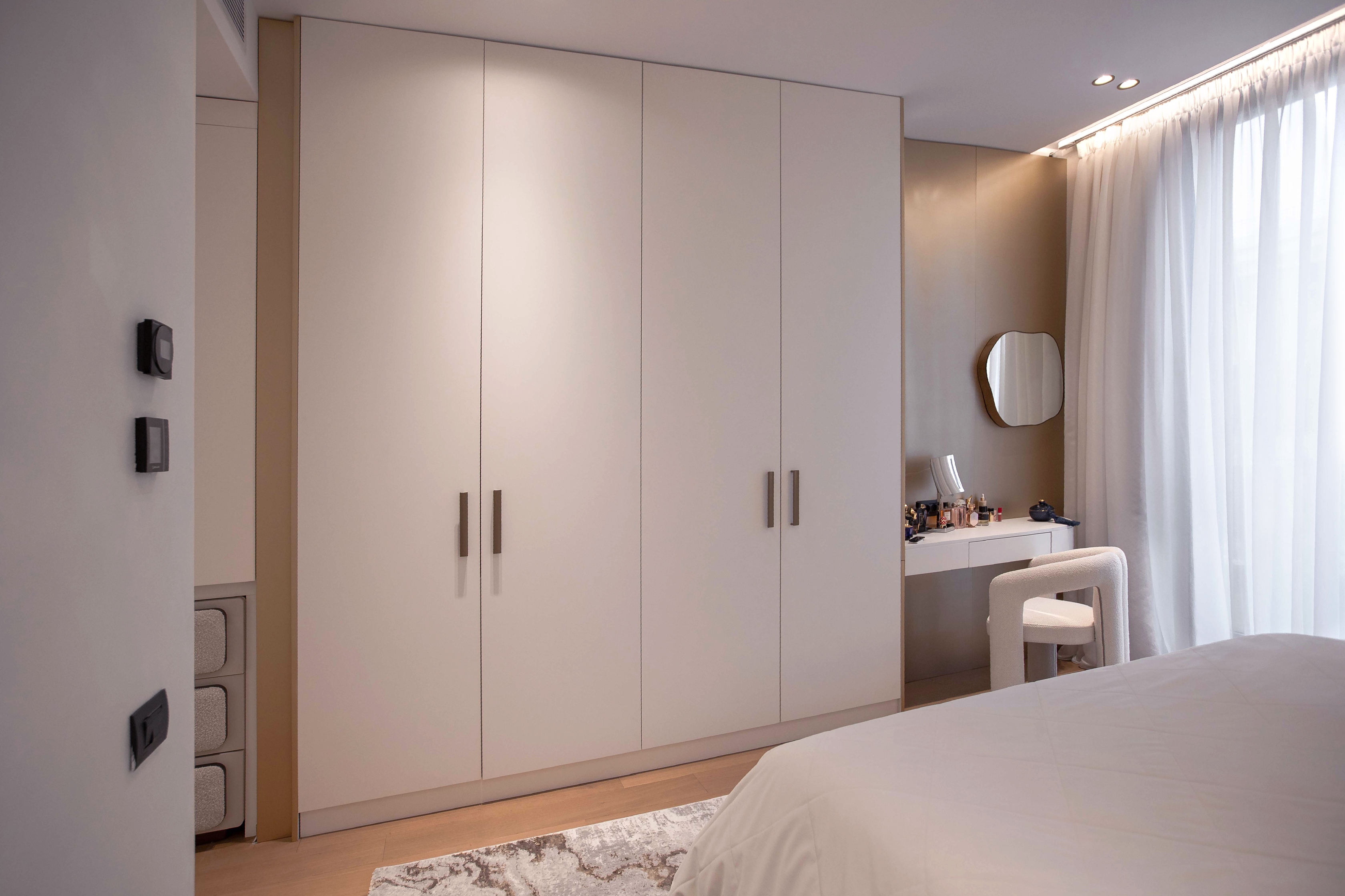 Cadru 12 din Apartament White feminine