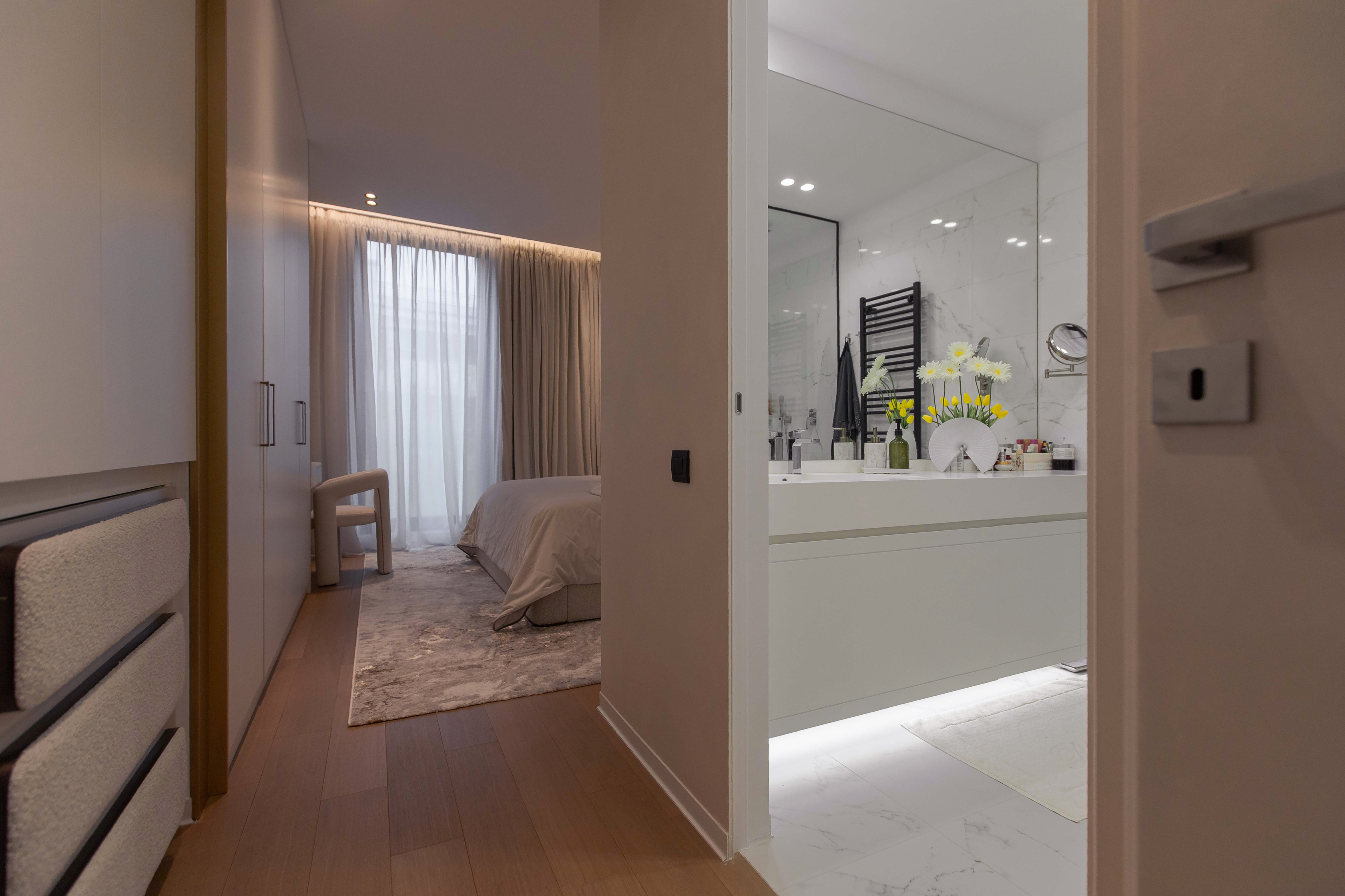 Cadru 10 din Apartament White feminine