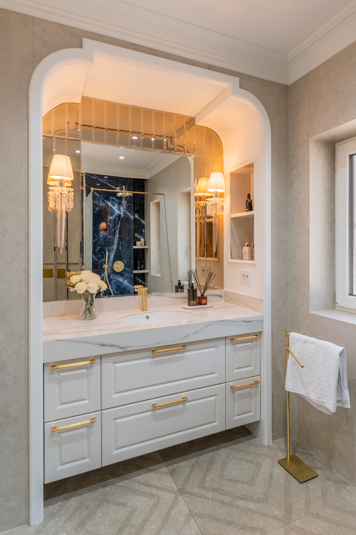 Cadru 12 din Velvet Reflections Villa