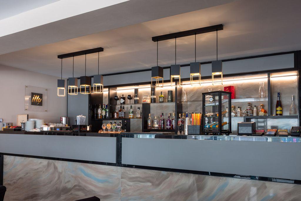 Cadru 9 din Aqua Lounge