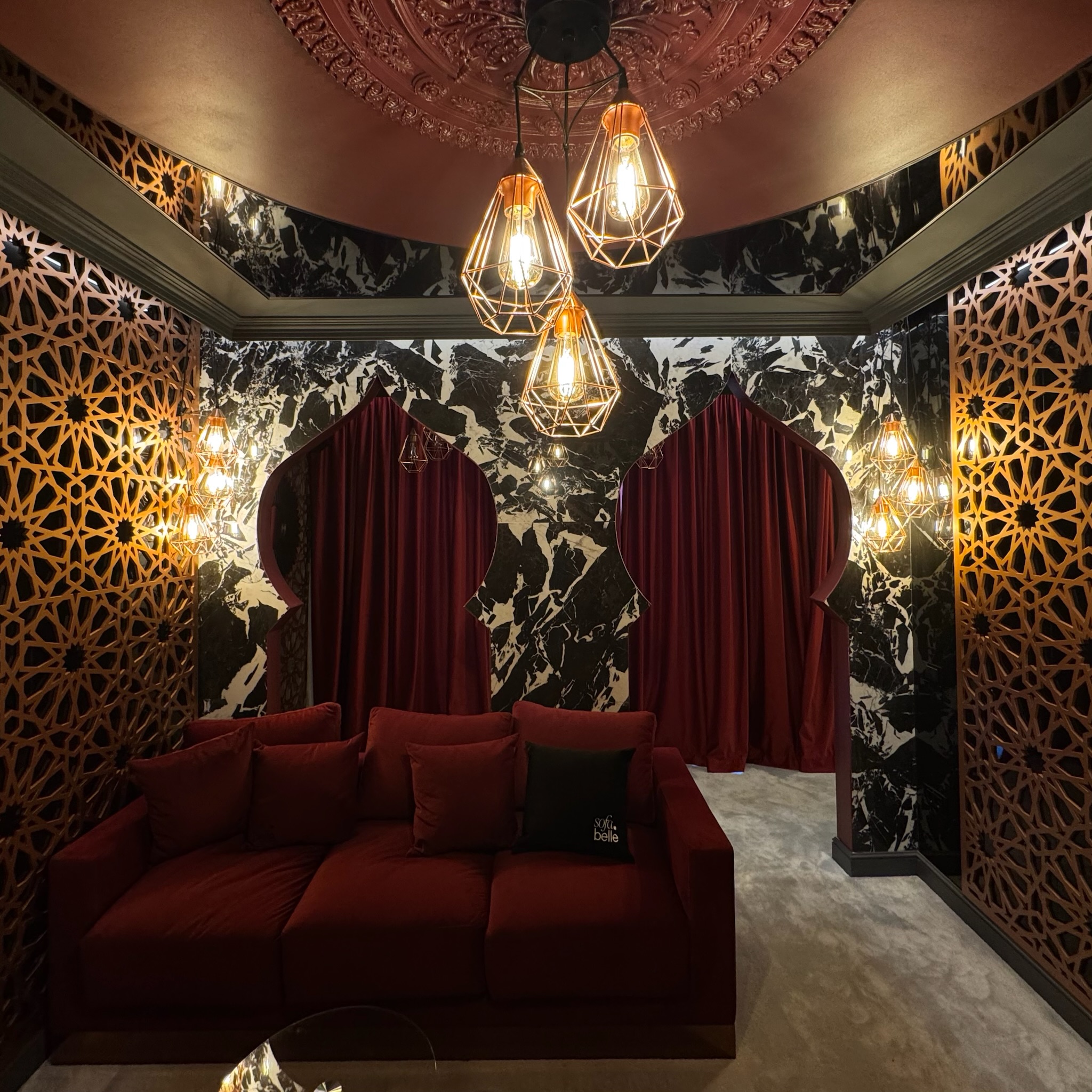 Cadru 2 din Velvet & Marble Residence