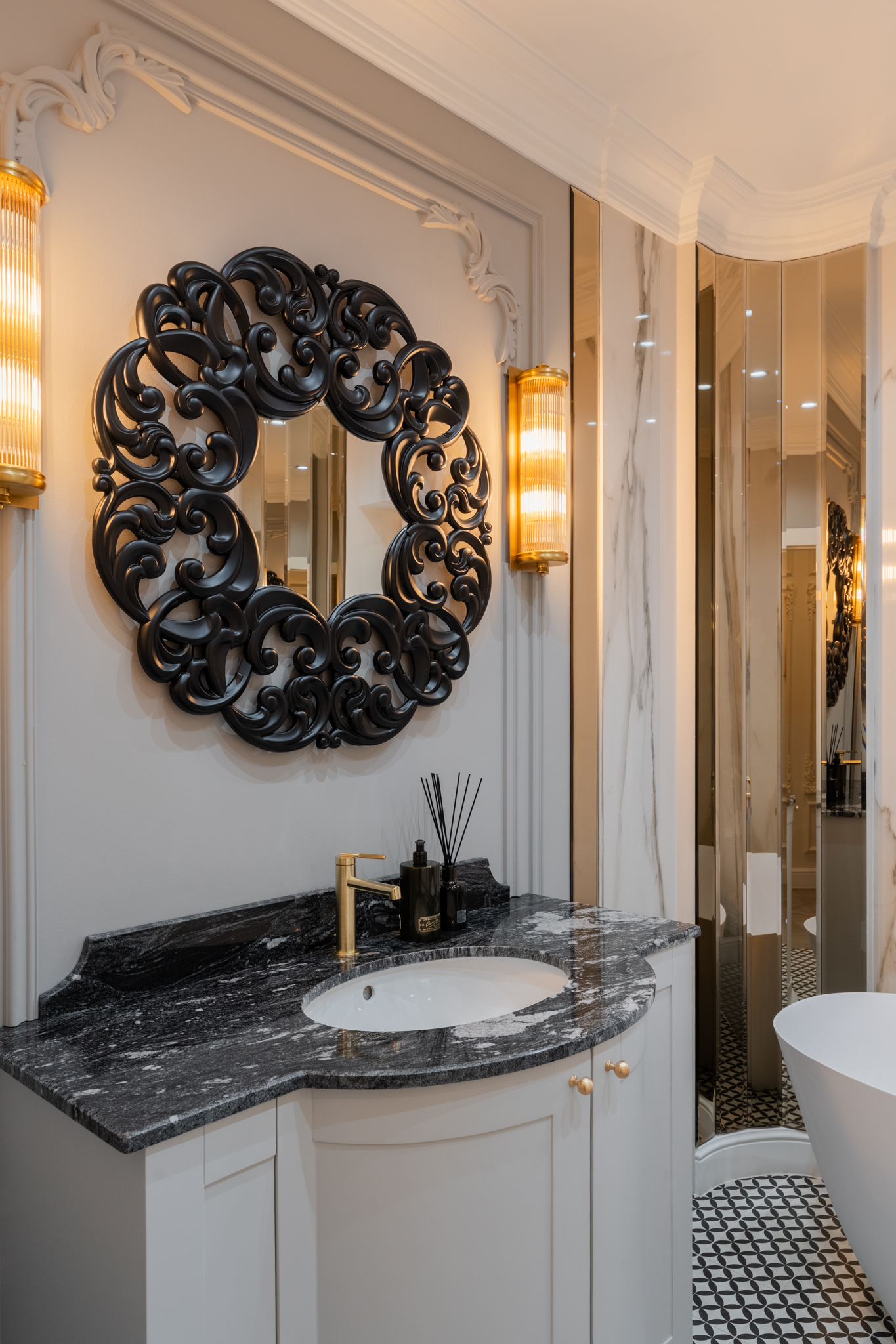 Cadru 10 din Velvet Reflections Villa