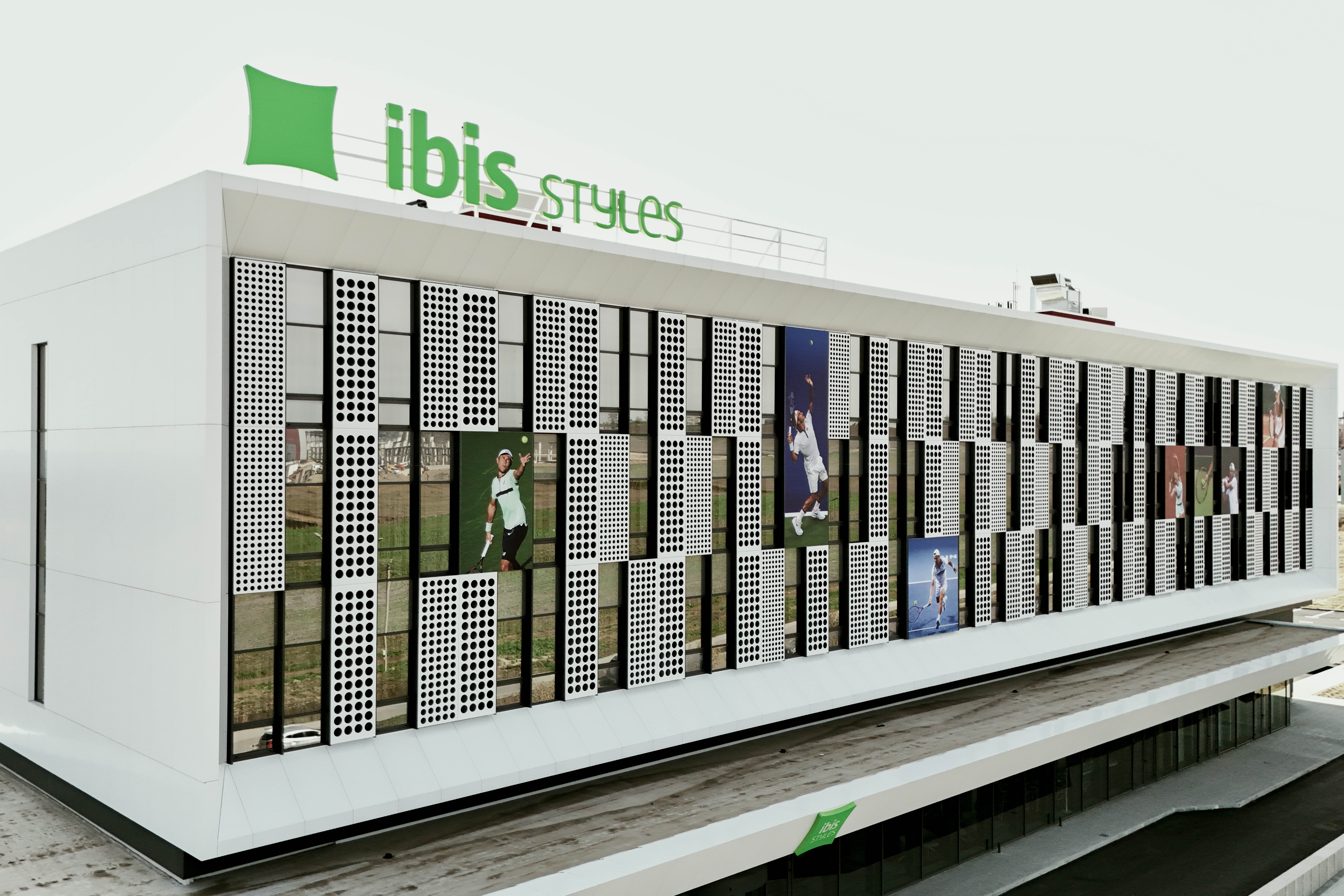 Cadru 1 din Ibis Tennis Hotel