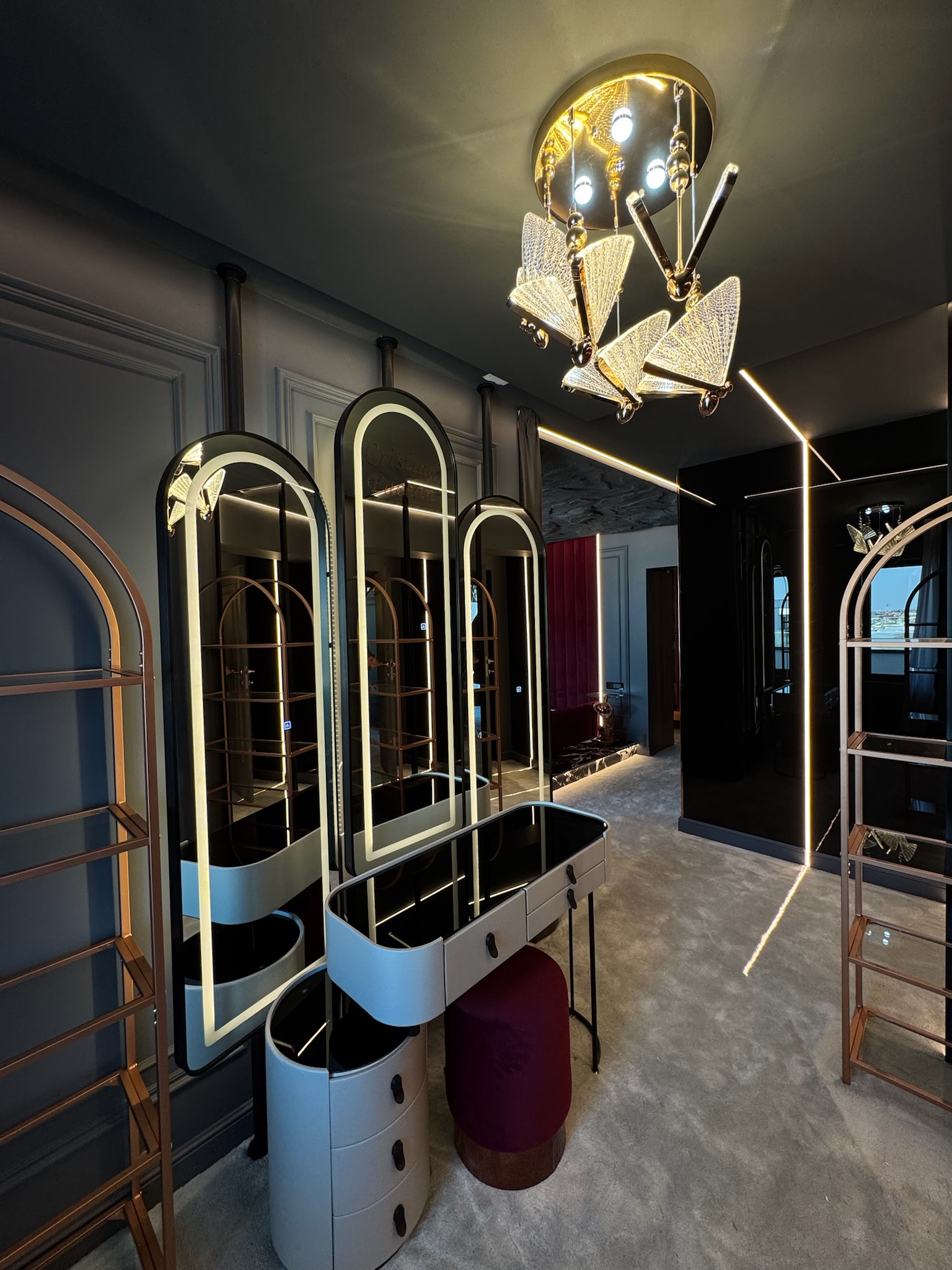 Cadru 4 din Velvet & Marble Residence