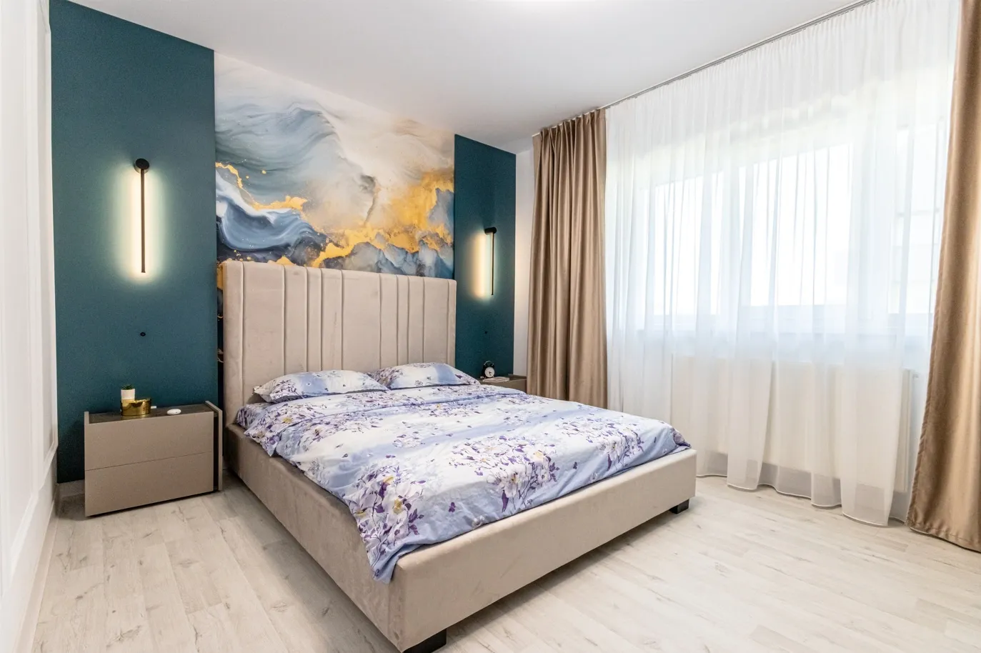 Cadru 4 din Petrol Blue Contemporary