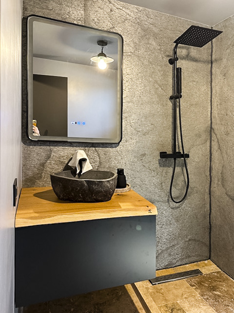 Cadru 10 din Man Cave