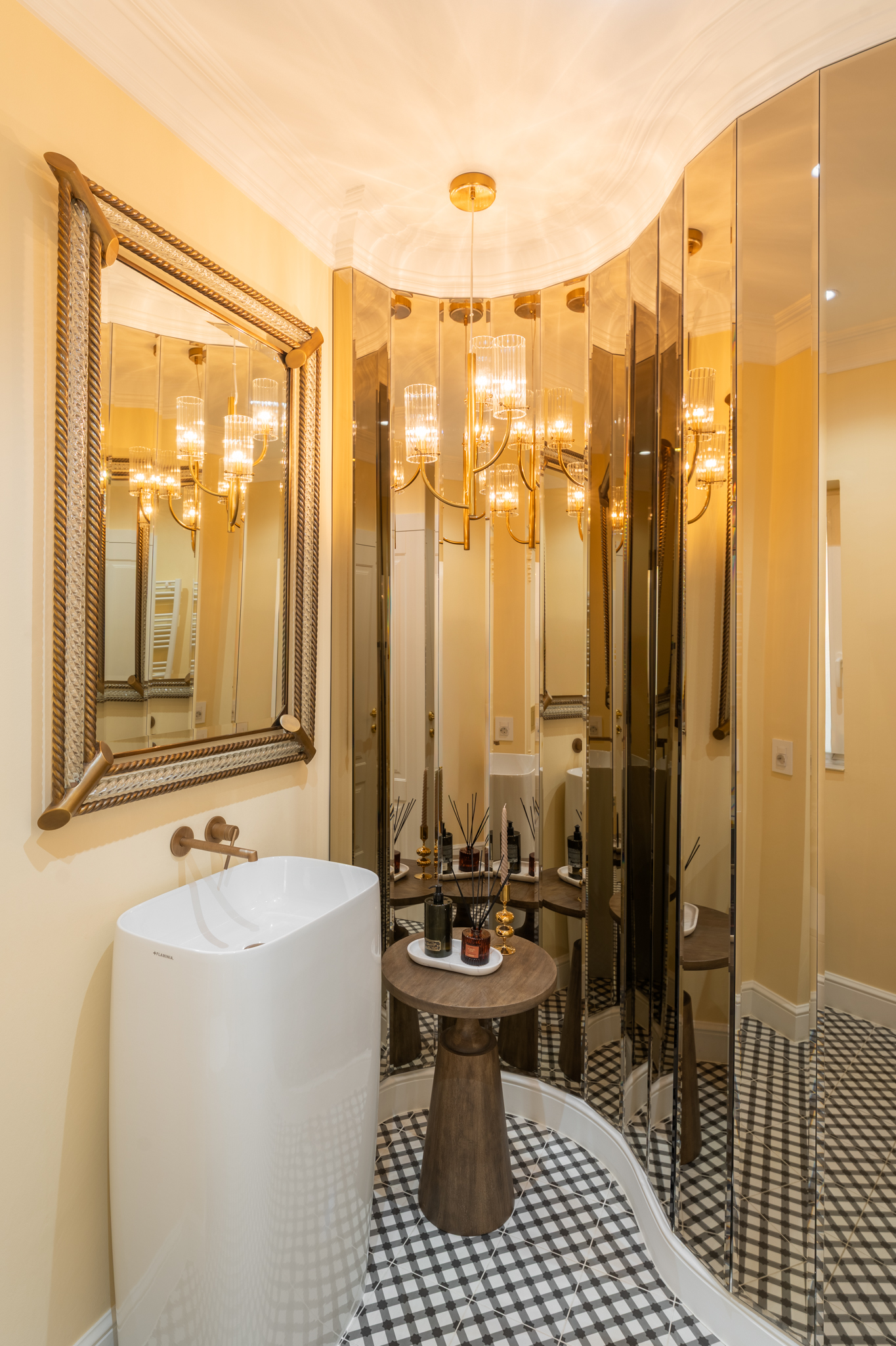 Cadru 9 din Velvet Reflections Villa