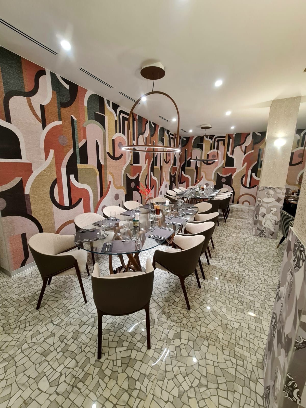 Cadru 3 din Restaurant