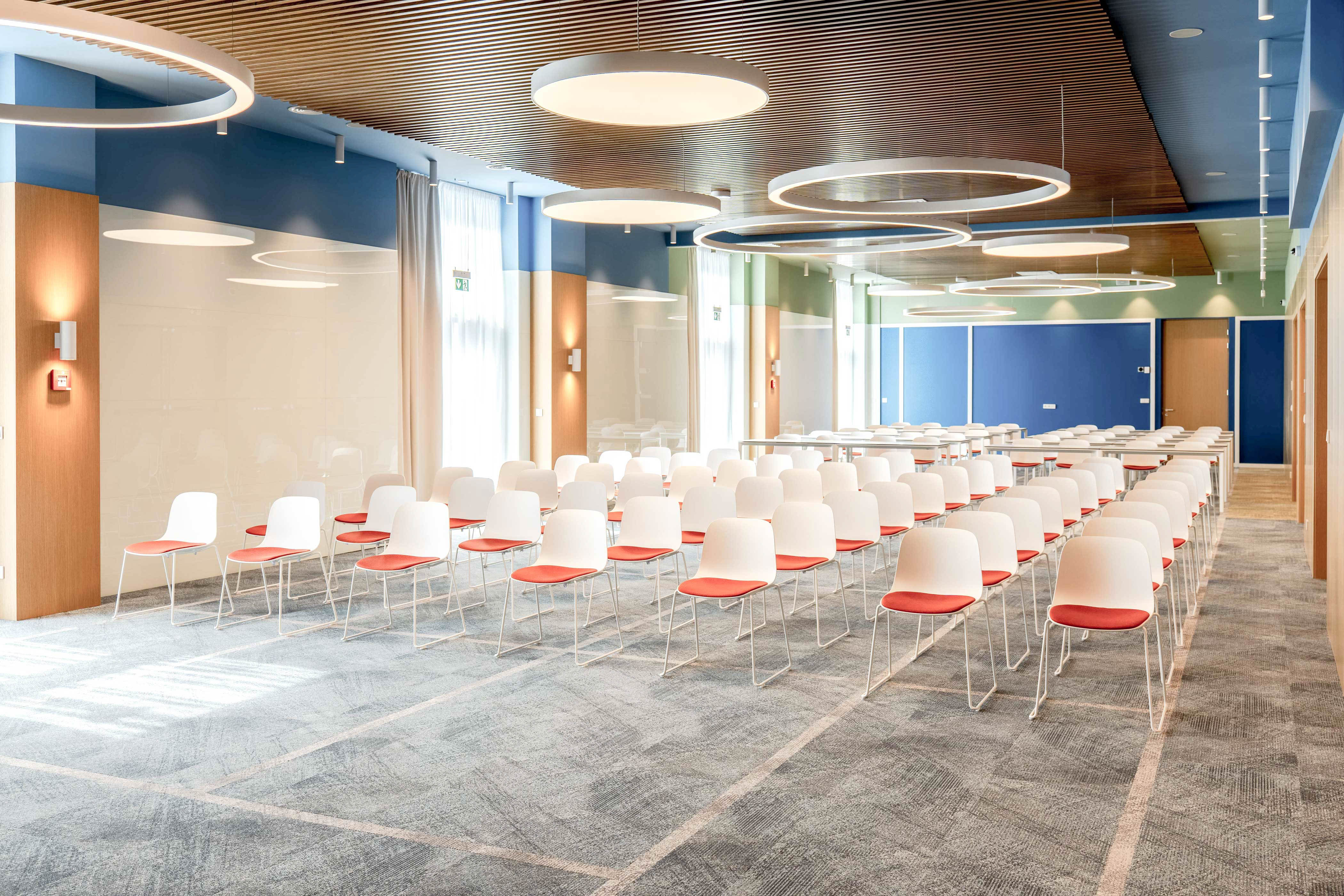 Cadru 8 din Ibis Tennis Hotel