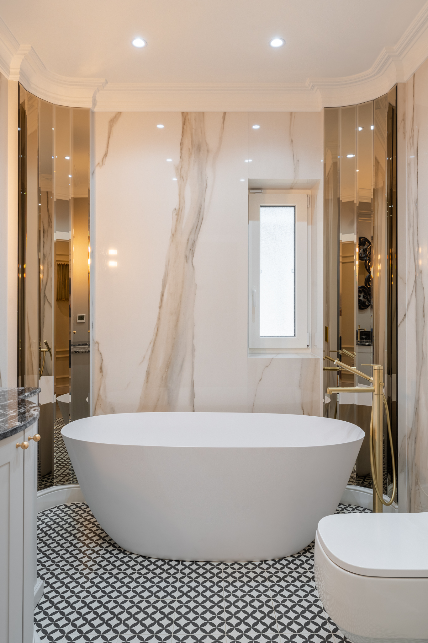 Cadru 11 din Velvet Reflections Villa