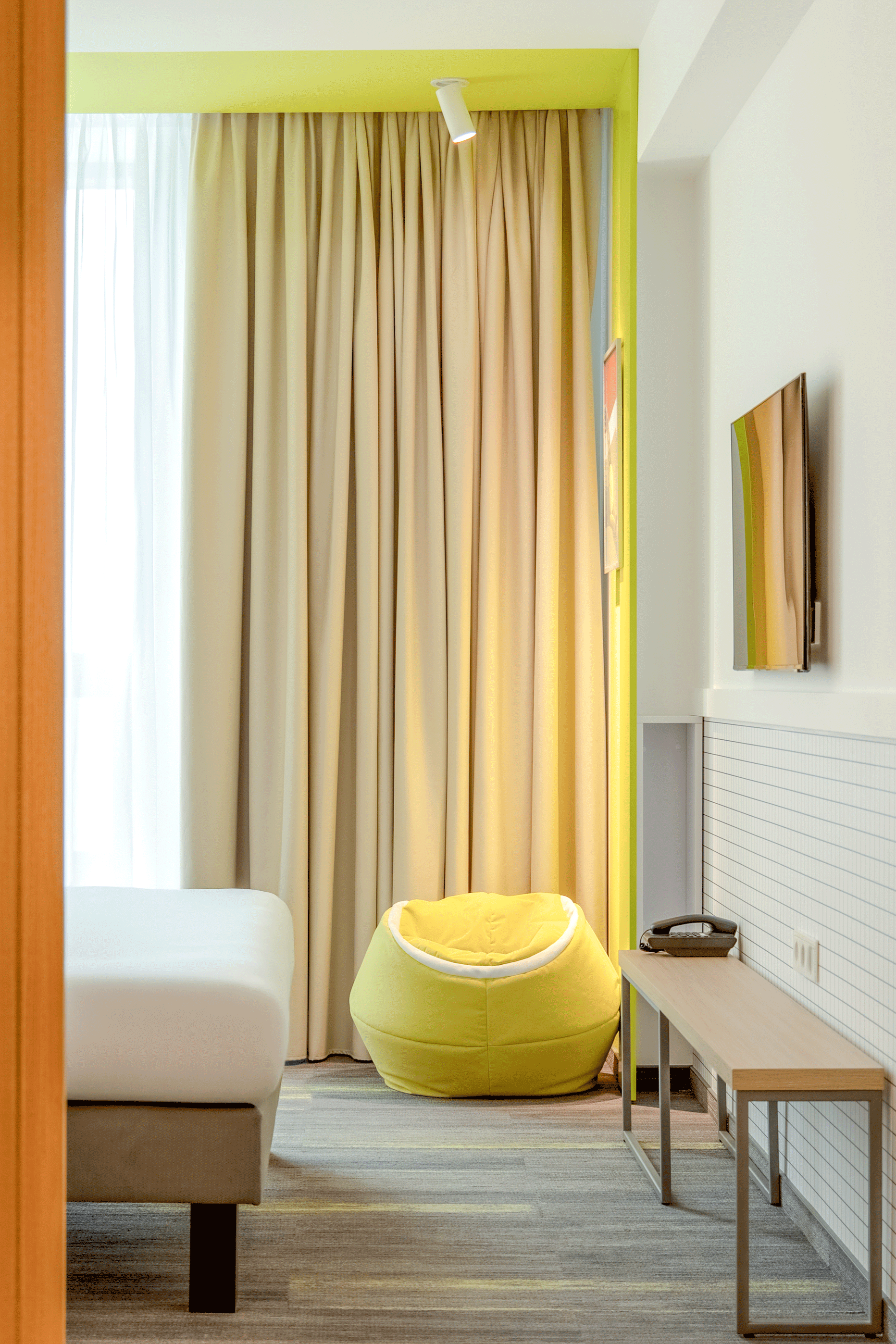 Cadru 6 din Ibis Tennis Hotel