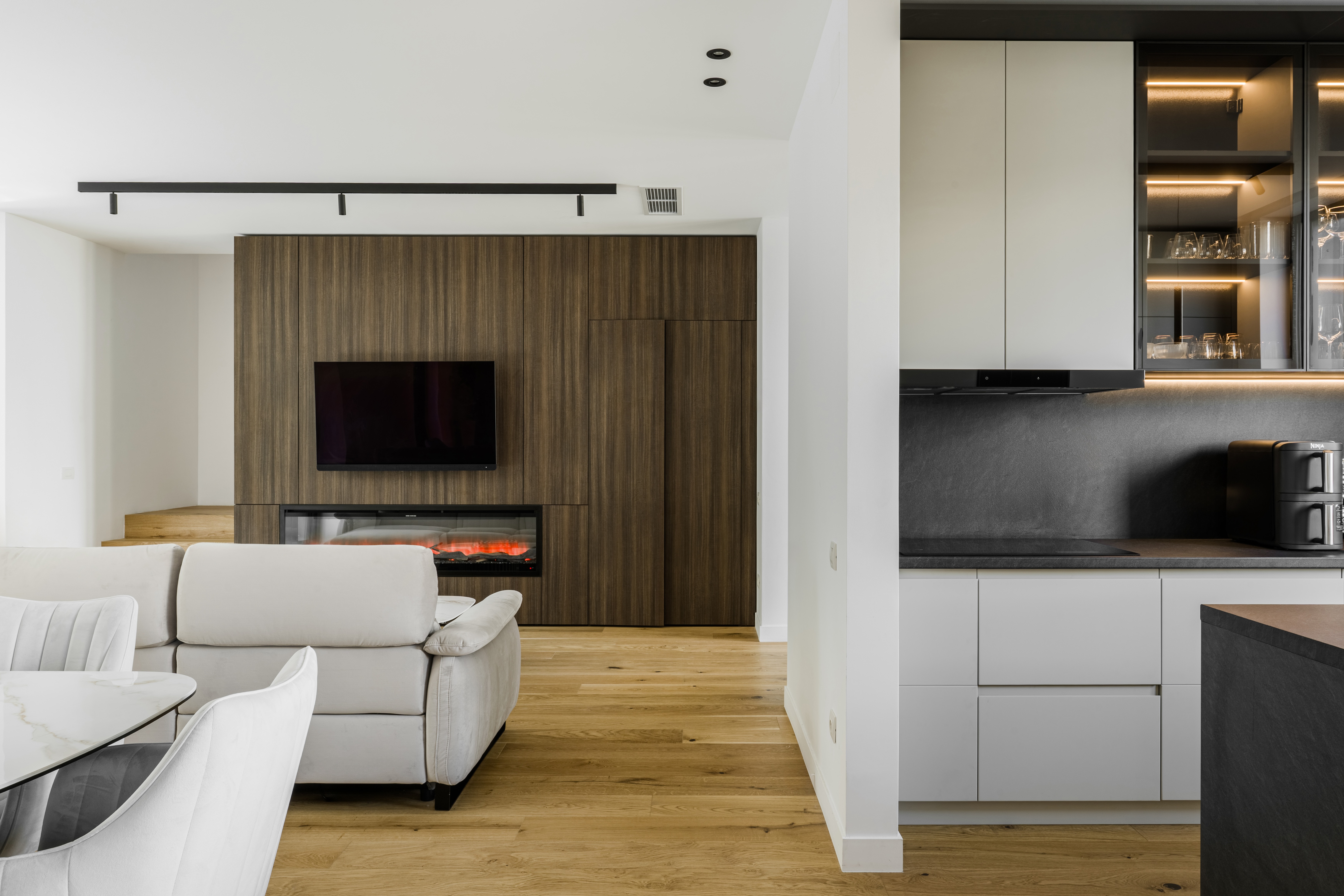 Cadru 5 din Open space organizat prin mobilier