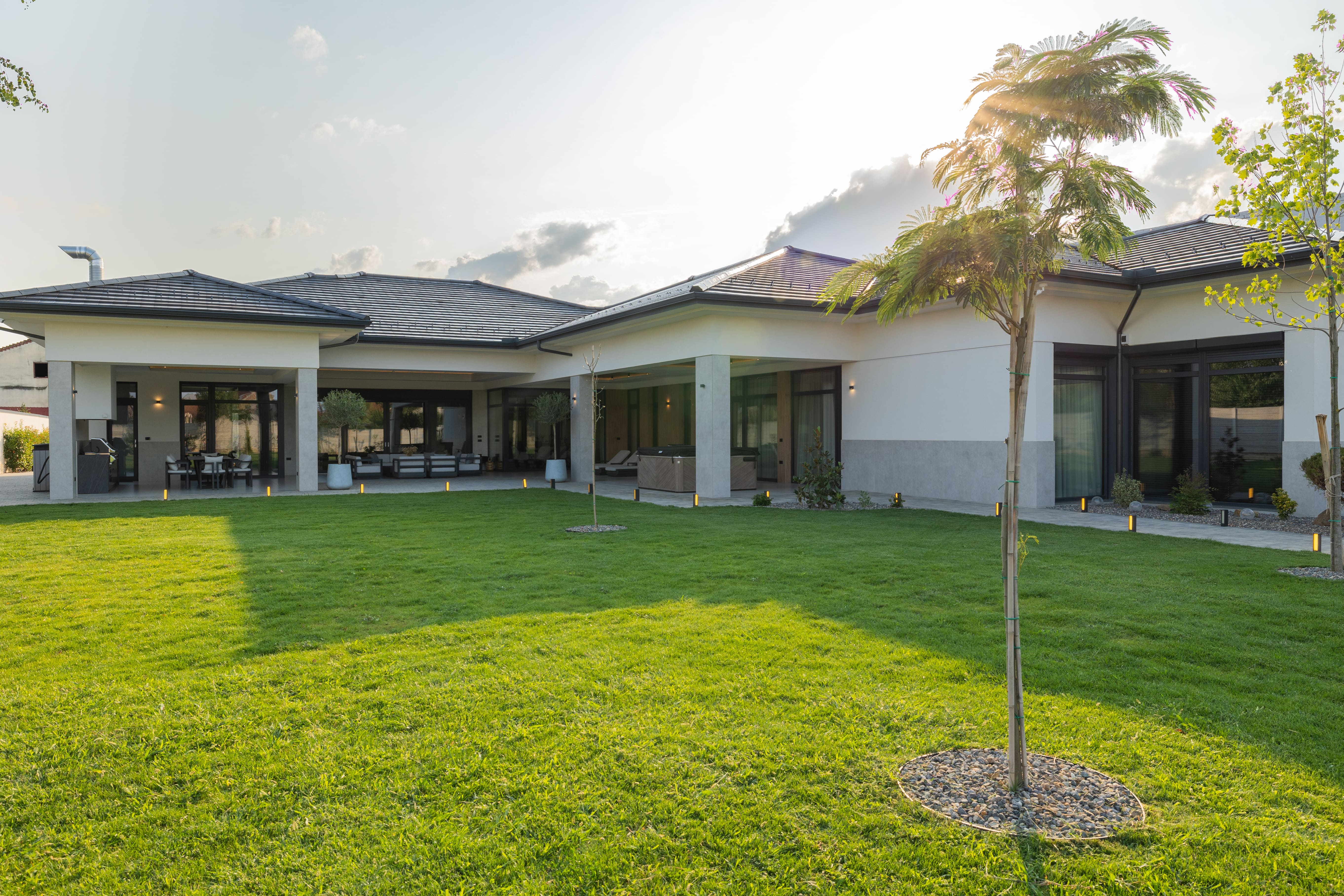 Cadru 12 din G. House