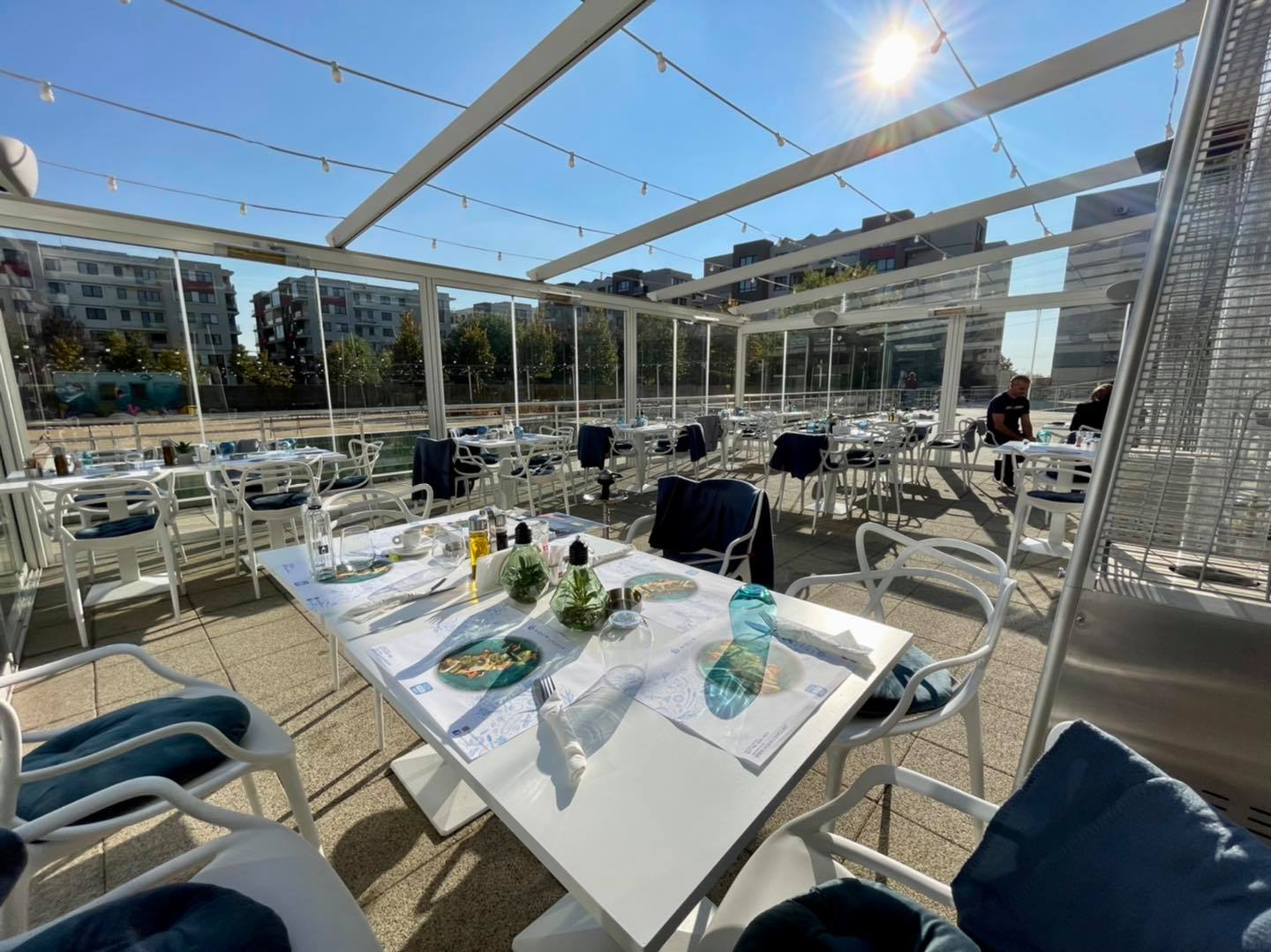 Cadru 4 din Aqua Lounge