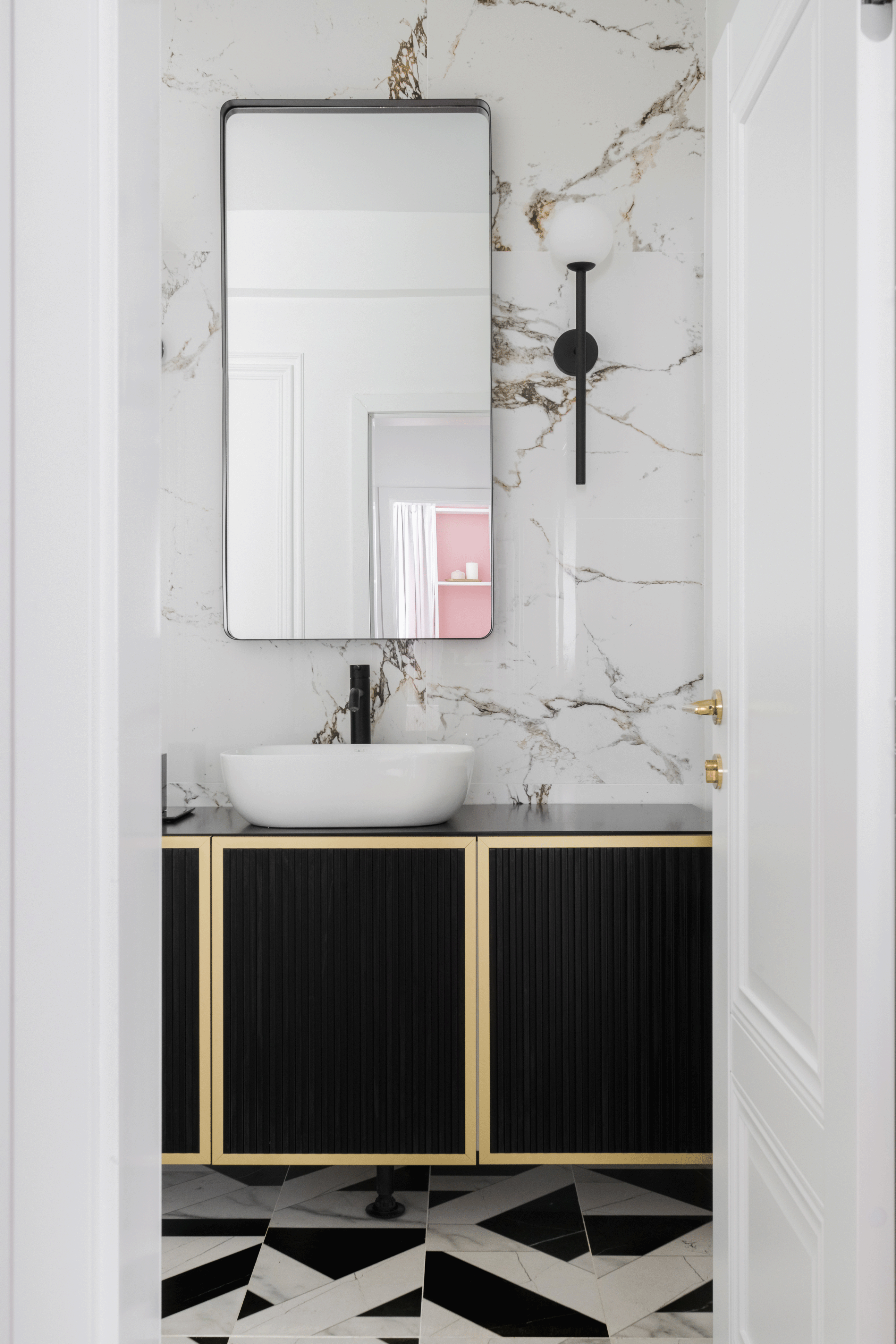 Cadru 8 din D Residence